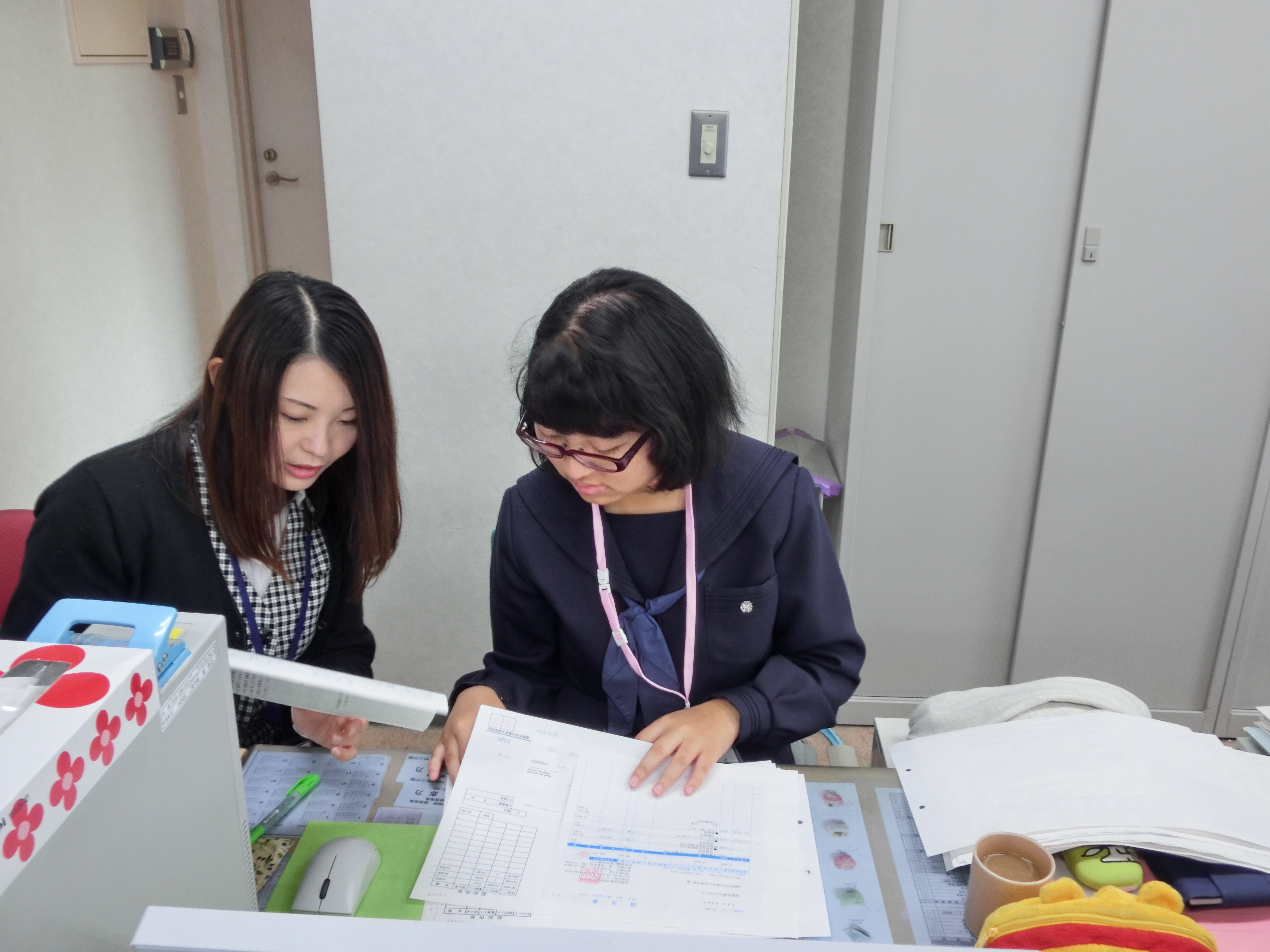 北海道函館商業高等学校の2年生2名が 函館大学でインターンシップを行ないました。 函館大学
