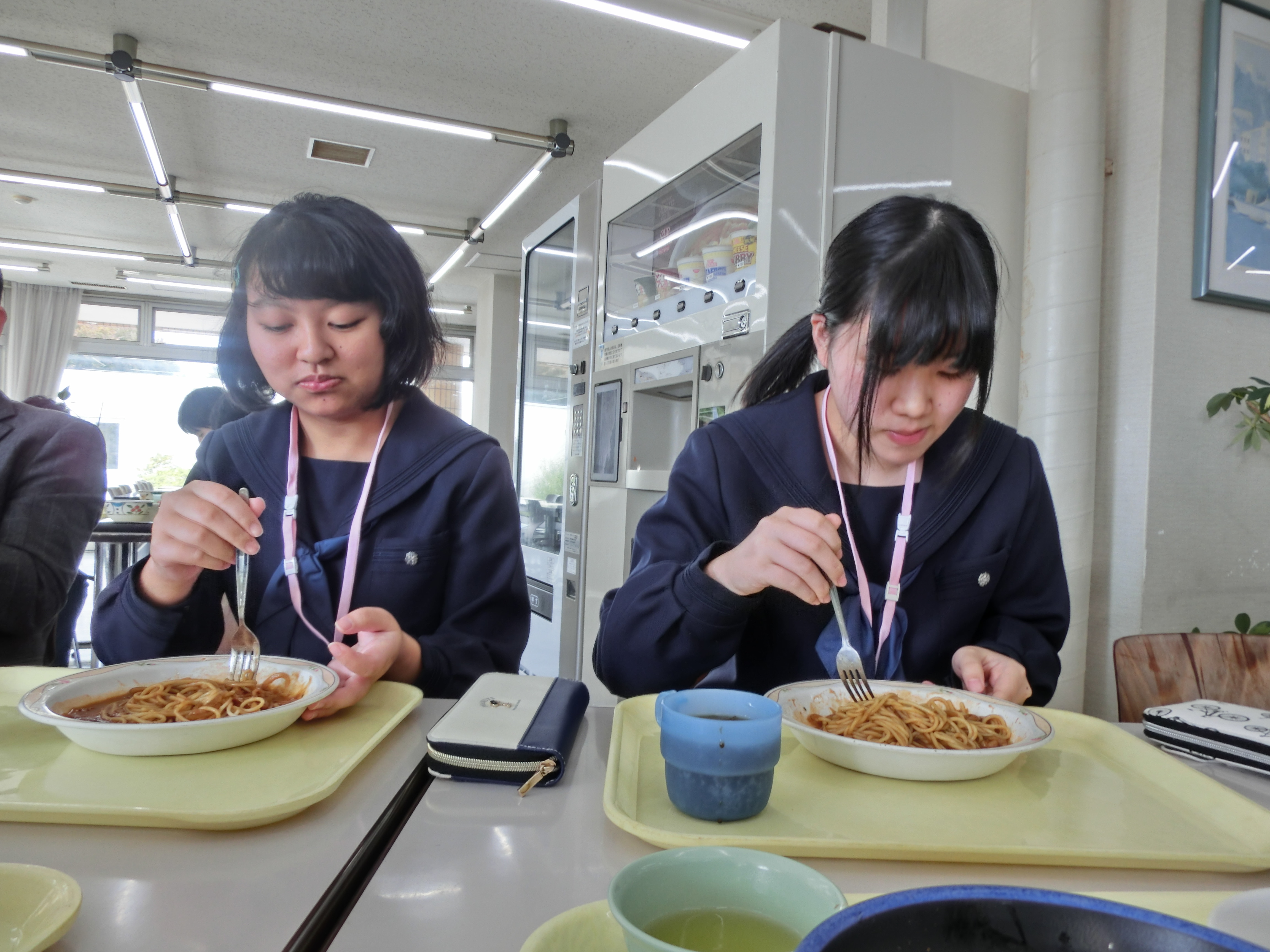 北海道函館商業高等学校の2年生2名が 函館大学でインターンシップを行ないました。 函館大学